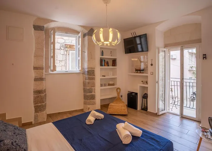 Old Town Makarska Apartments - Central Square