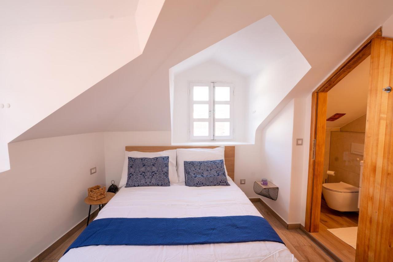 Old Town - Square Apartma